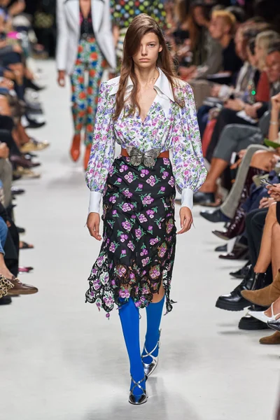 Look 4